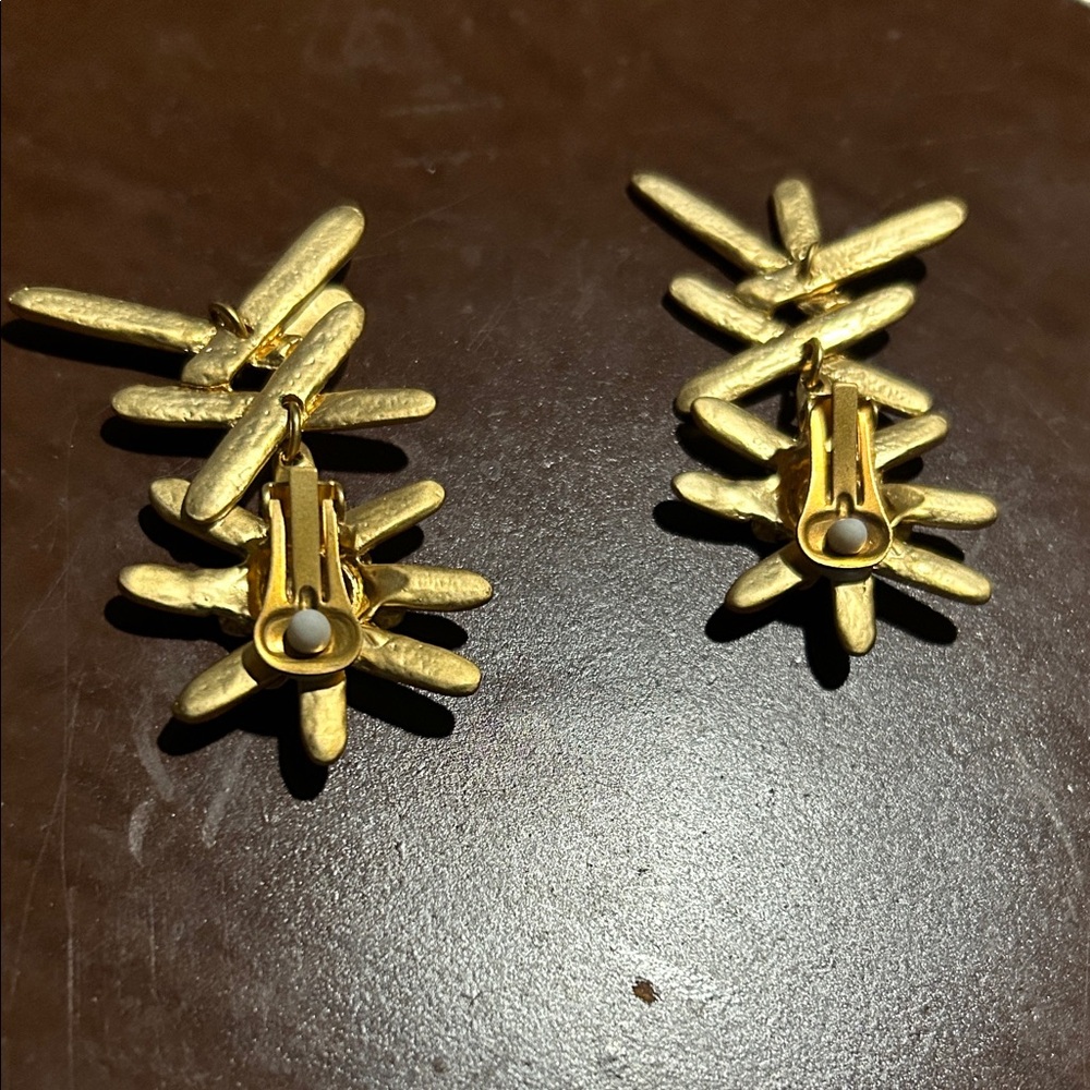 Gold Tone Unsigned Statement Clip-On Earrings! - image 4